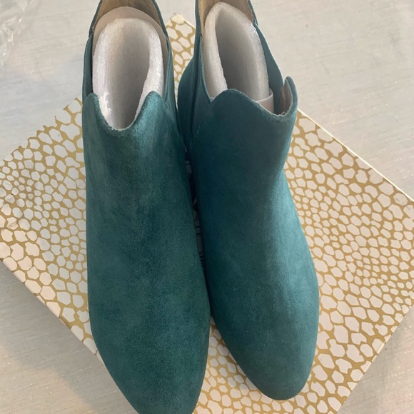 NEW Suede leather booties - Picture 2 of 4